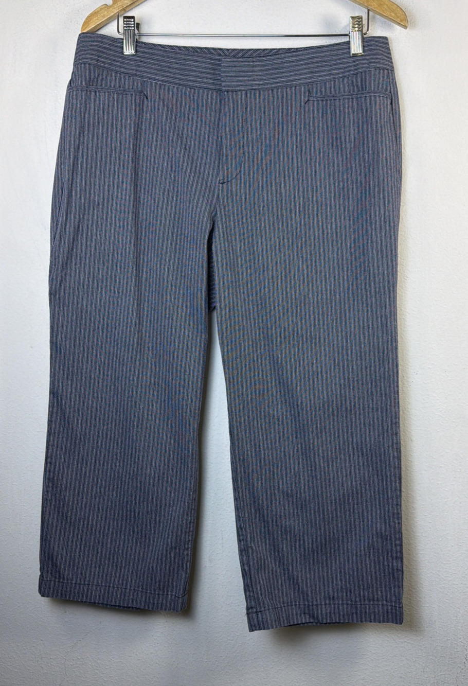 Dockers Women’s 14 petite Stripe Straight Leg Capri Pants Cotton blue grey